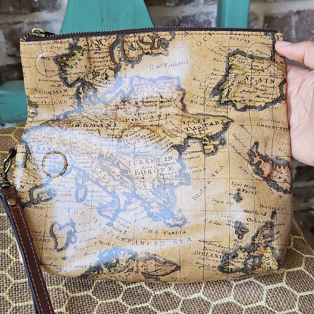 Patricia Nash Valerie European Map Wristlet - Picture 5 of 7